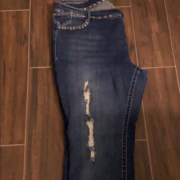 Distressed Seven 7 Jeans - Picture 4 of 9